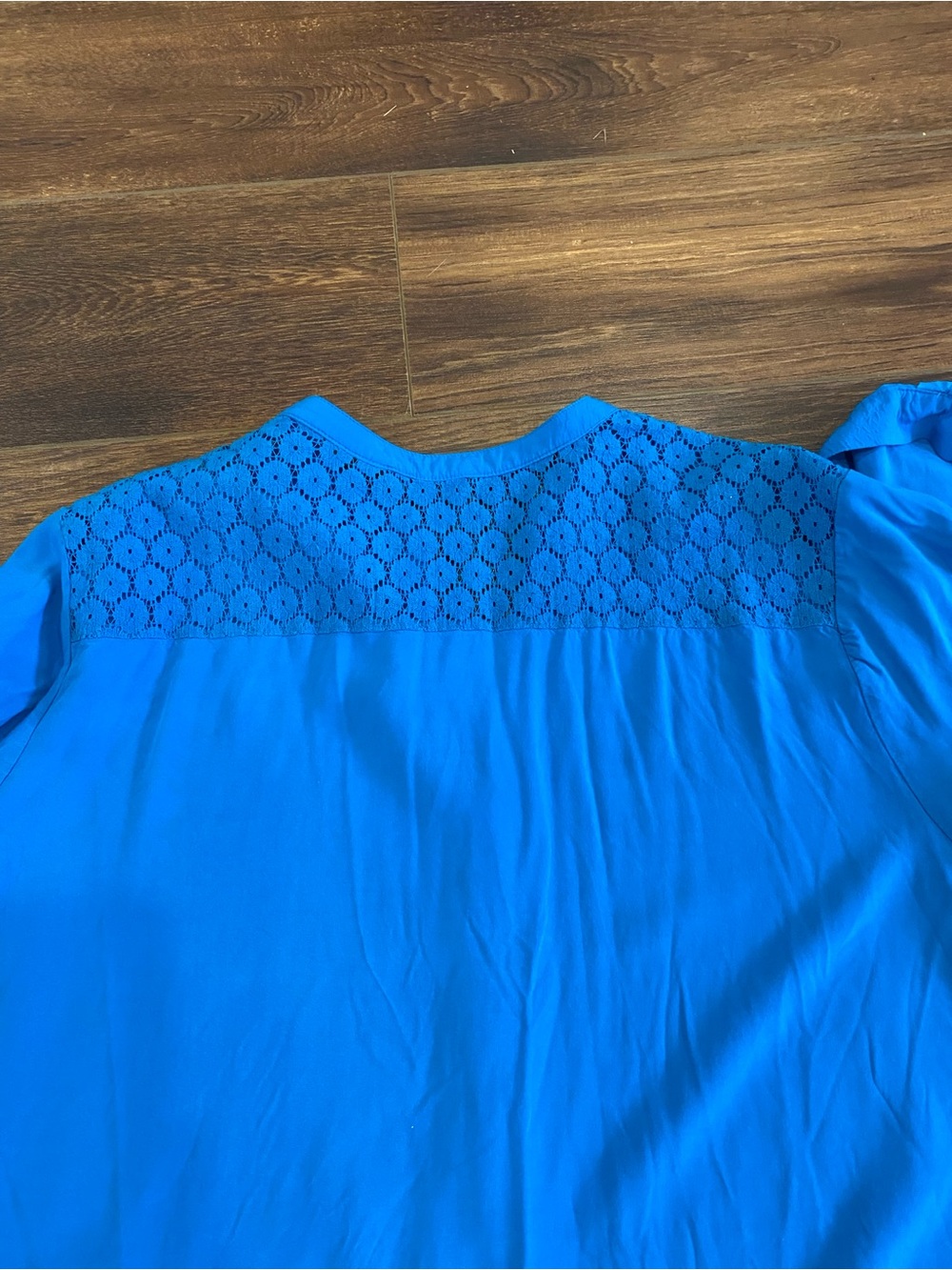 Kenneth Cole blouse size large blue lace button up top - Picture 8 of 10